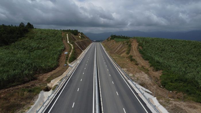 Theo chủ đầu tư, dự án được thiết kế với vận tốc thiết kế 100 km/h. Giai đoạn hoàn chỉnh có quy mô 4 làn xe với nền đường rộng 24,75m. Trong giai đoạn phân kỳ đầu tư quy mô 4 làn xe, nền đường rộng 17m. Riêng đoạn từ Km0 đến Km8+500 được đầu tư hoàn chỉnh ngay trong giai đoạn 1.