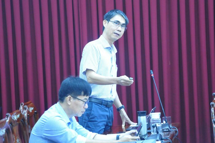 Ông Nguyễn Thanh Tại, Viện trưởng Viện Quy hoạch xây dựng, Sở Xây dựng TP Cần Thơ trình bày ý tưởng tại cuộc họp.