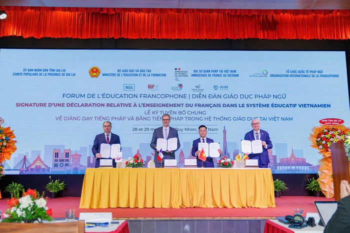 Bộ GD&amp;ĐT, Đại sứ quán Pháp tại Việt Nam, Phái đoàn Wallonie-Bruxelles và Tổ chức Đại học Pháp ngữ (AUF) ký tuyên bố chung khẳng định cam kết tăng cường hợp tác.