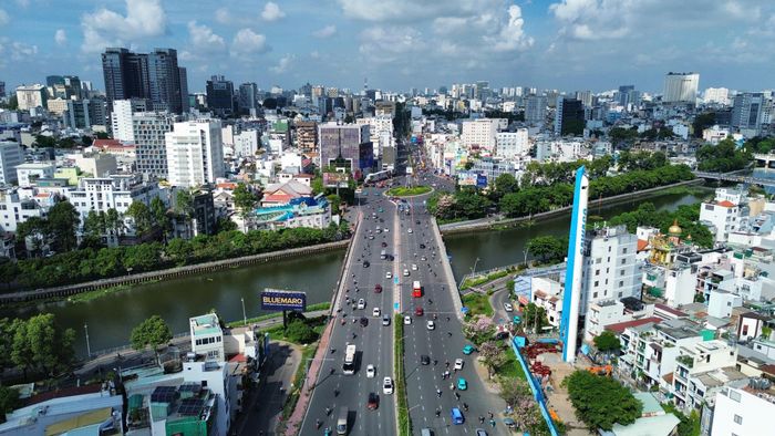 Trong bối cảnh nhiều địa phương đối mặt với chồng chéo pháp lý và yêu cầu điều chỉnh quy hoạch do sắp xếp đơn vị hành chính, Thông tư 16/2025/TT-BXD được kỳ vọng trở thành “chìa khóa” tháo gỡ các điểm nghẽn, tạo sự thống nhất trong lập, thẩm định và quản lý quy hoạch đô thị, nông thôn.