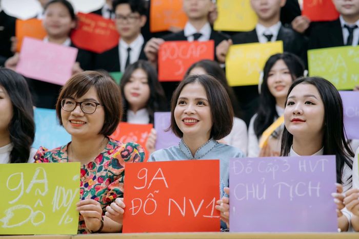 Cô Ngô Thị Thu Hường, giáo viên Trường THCS Vĩnh Tuy, khuyên học sinh giữ tâm lý vững vàng trước kỳ thi tuyển sinh lớp 10.