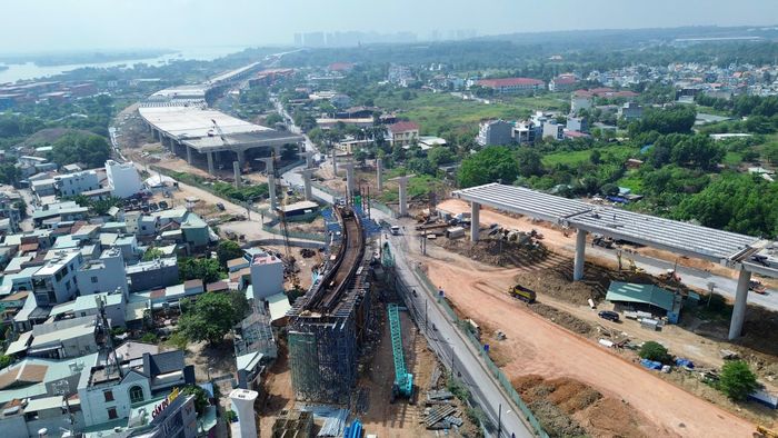 Giá vật liệu xây dựng tăng cao đang gây áp lực lên tiến độ nhiều dự án giao thông trọng điểm.