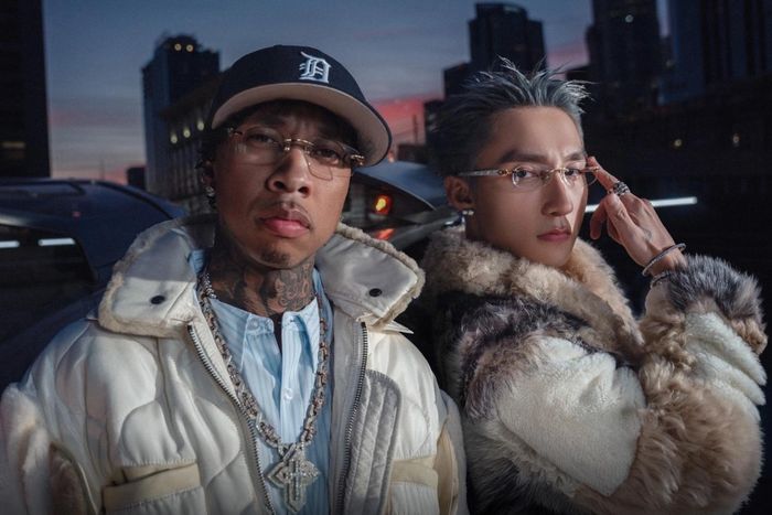 Sự xuất hiện của rapper tỷ view Tyga trong MV "Come my way" nhận được nhiều sự quan tâm của khán giả.