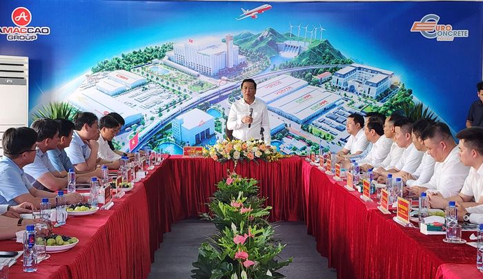 Bộ trưởng Bộ Xây dựng đề nghị Tập đoàn AMACAO cùng trao đổi kinh nghiệm về đầu tư khoa học công nghệ, ứng dụng công nghệ trong sản xuất vật liệu xanh phục vụ phát triển hạ tầng.