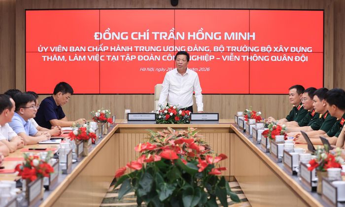 Bộ trưởng Trần Hồng Minh đề nghị các cục, vụ, viện, các trường đại học, doanh nghiệp, chuyên gia trong và ngành Xây dựng được giao nhiệm vụ, đề tài cần phối hợp với các đơn vị quân đội, doanh nghiệp triển khai nhanh, hiệu quả, có sản phẩm cụ thể (Ảnh: Tạ Hải).