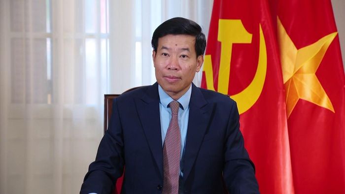 Thứ trưởng Ngoại giao Nguyễn Mạnh Cường trả lời phỏng vấn báo chí