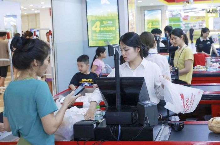 Khi mọi giao dịch đều được số hóa sẽ giúp giảm đáng kể tình trạng doanh thu “ngoài sổ sách”. Ảnh: Đức Thanh