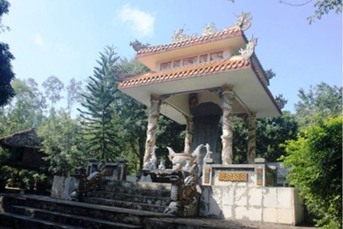 Lăng Trường Nguyên Thiên Tôn – Điểm di tích quốc gia Lăng Miếu Nhà Nguyễn được trùng tu tôn tạo tại xã Hà Long, tỉnh Thanh Hóa. Ảnh: tư liệu