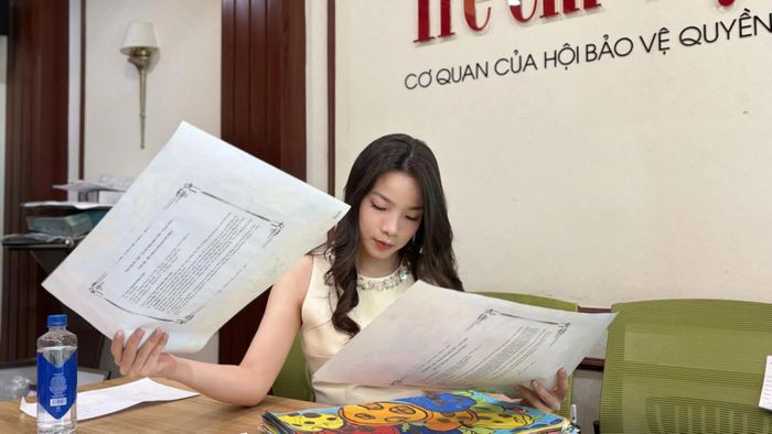  “Đôi khi nhìn tranh mình hiểu theo một cách, nhưng khi đọc thông điệp mới thấy các con có những suy nghĩ rất ý nghĩa”, cô Phương Anh chia sẻ. 