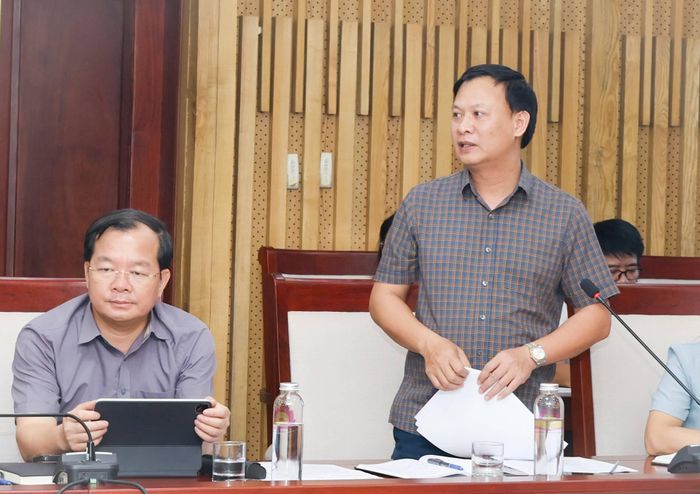 Giám đốc Ban Quản lý dự án Đầu tư xây dựng công trình dân dụng và công nghiệp tỉnh Vương Đình Nhuận cho ý kiến về tháo gỡ công tác giải phóng mặt bằng khu tái định cư.