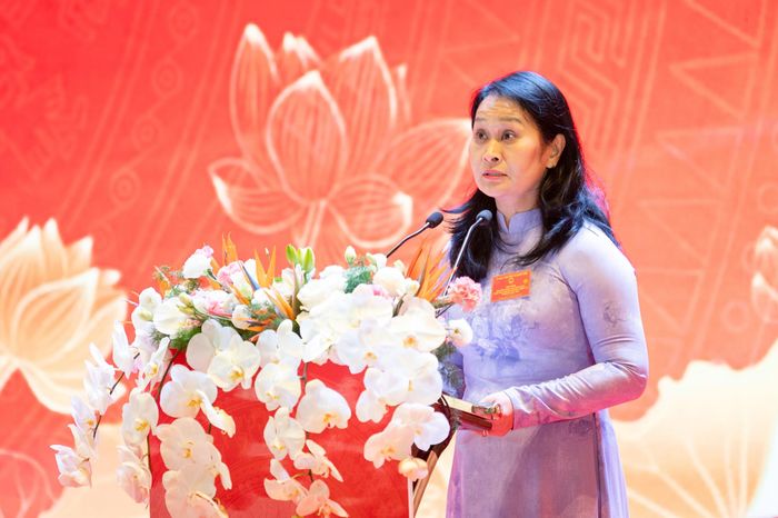 Ủy viên Ban thường vụ Thành ủy, Phó Chủ tịch Thường trực HĐND thành phố Đồng Nai Đặng Minh Nguyệt phát biểu tham luận tại hội nghị. Ảnh: Phạm Thắng
