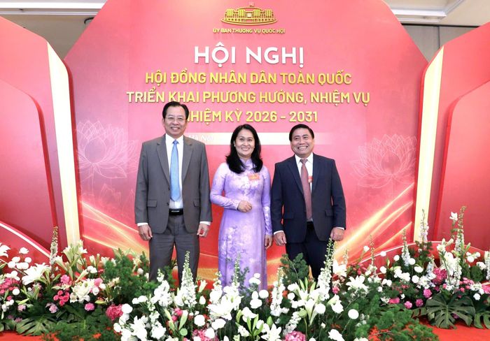 Các đại biểu chụp ảnh lưu niệm tại hội nghị. Ảnh: Nguyễn Ánh
