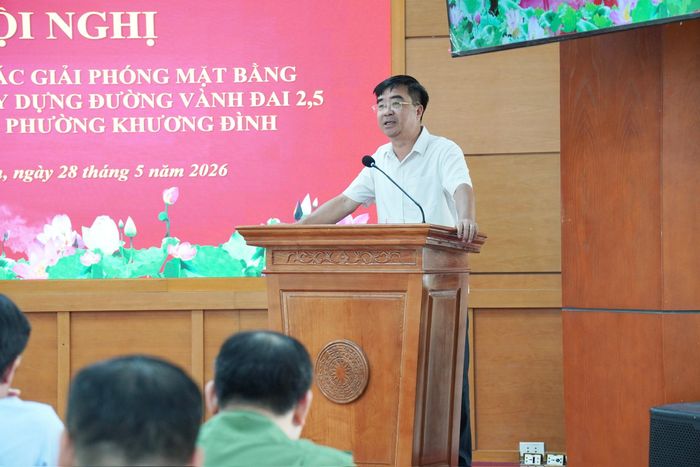 Khép lại phần phát biểu, lãnh đạo phường Khương Đình cũng gửi lời cảm ơn sâu sắc tới toàn thể Nhân dân trên địa bàn đã đồng hành, chia sẻ và tạo điều kiện để địa phương hoàn thành khối lượng lớn công tác giải phóng mặt bằng trong thời gian ngắn.