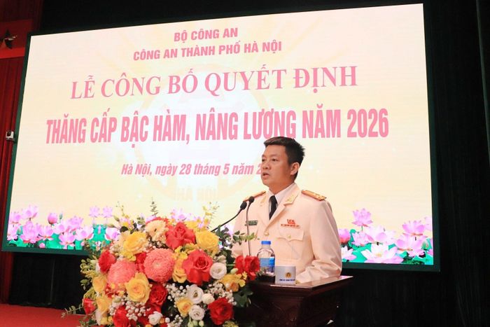 Thượng tá Nguyễn Quốc Việt, Trưởng Công an phường Phương Liệt phát biểu đáp từ