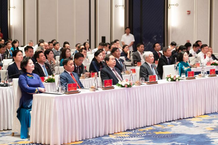 Chủ tịch Quốc hội Trần Thanh Mẫn, Thường trực Ban Bí thư Trần Cẩm Tú, Phó Chủ tịch Thường trực Quốc hội Đỗ Văn Chiến, Phó Thủ tướng Chính phủ Phạm Thị Thanh Trà, Phó Chủ tịch Quốc hội Nguyễn Thị Thanh và các đại biểu dự Hội nghị