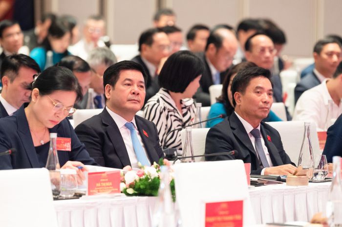 Phó Chủ tịch Quốc hội Nguyễn Hồng Diên; Phó Chủ tịch Quốc hội, Thượng tướng Nguyễn Doãn Anh và các đại biểu dự Hội nghị