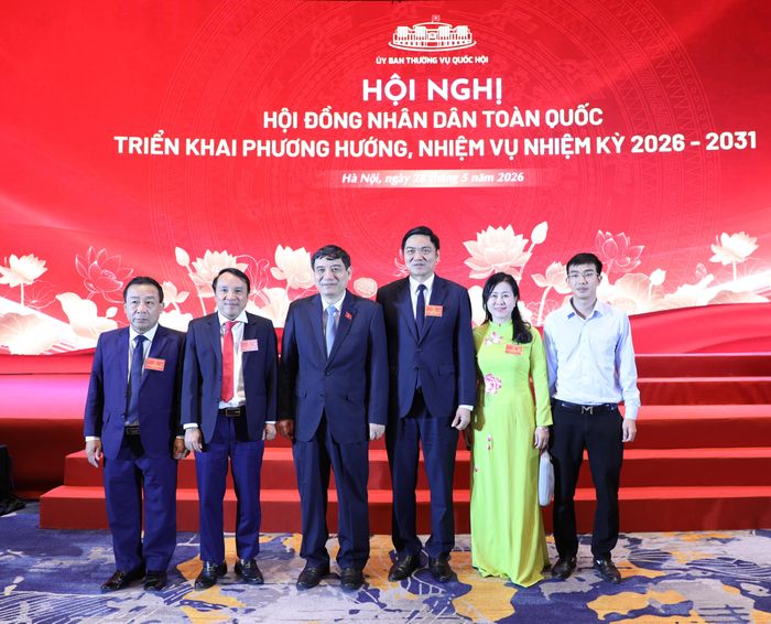 Đại biểu chụp ảnh bên lề hội nghị