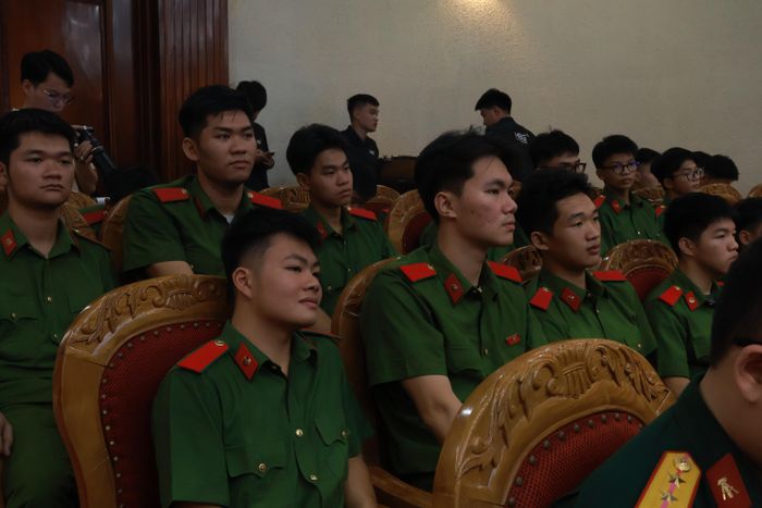 Các đại biểu tham dự chương trình.