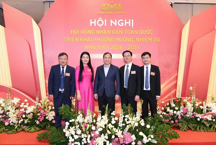 Các đại biểu chụp ảnh lưu niệm tại hội nghị. Ảnh: Lâm Hiển