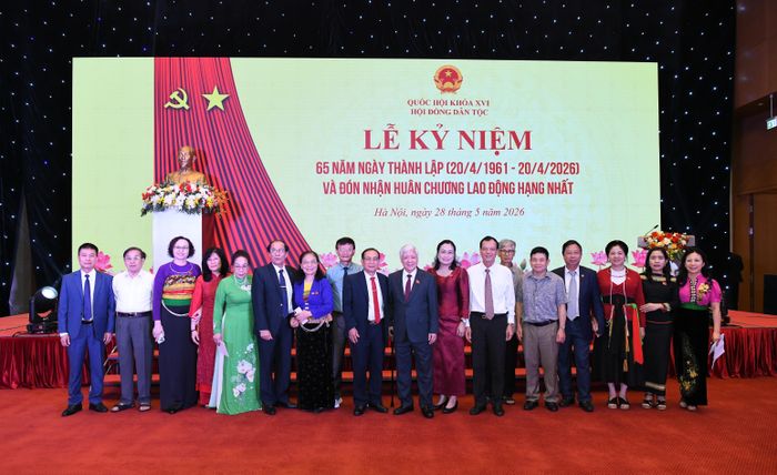Phó Chủ tịch Thường trực Quốc hội Đỗ Văn Chiến và các đại biểu tại Lễ kỷ niệm