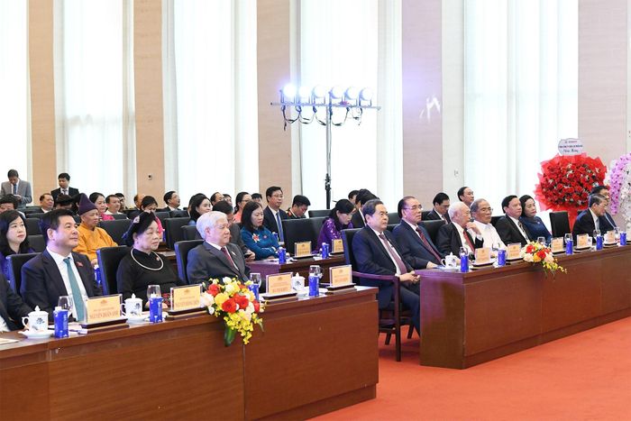Nguyên Tổng Bí thư Nông Đức Mạnh, Chủ tịch Quốc hội Trần Thanh Mẫn, nguyên Chủ tịch Quốc hội Nguyễn Văn An, nguyên Chủ tịch Quốc hội Nguyễn Sinh Hùng và các đại biểu dự Lễ kỷ niệm