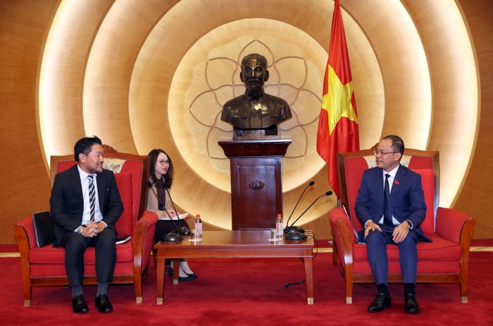 Phó Chủ nhiệm Ủy ban Quốc phòng, An ninh và Đối ngoại Đinh Công Sỹ tiếp Tham tán Đại sứ quán Nhật Bản tại Việt Nam Fujinuma Atsuyuki
