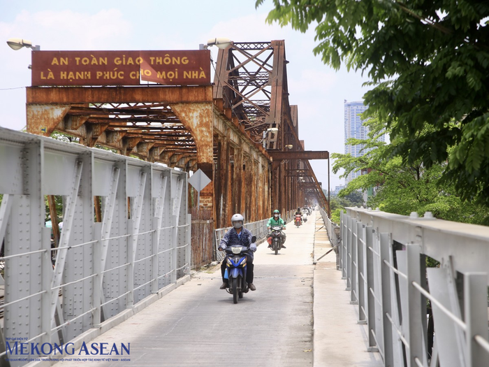 Cầu Long Biên được xây dựng từ năm 1899 và là một trong những biểu tượng văn hóa của thành phố Hà Nội. Ảnh: Vũ Miên/MekongASEAN