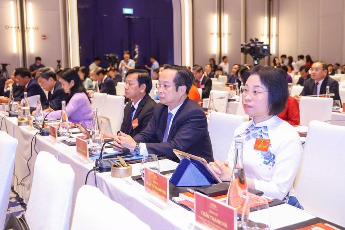  Các đại biểu dự hội nghị. 