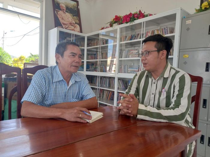 Chưa đủ điều kiện để được xét đặc xá lần này, nhưng phạm nhân Nguyễn Hoàng Linh (bên phải) bày tỏ với PV Báo CAND về những nỗ lực học tập cải tạo để sớm được tái hòa nhập cộng đồng.