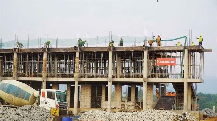 Quá trình triển khai dự án Trường phổ thông nội trú liên cấp tiểu học và trung học cơ sở tại các xã biên giới ở phía Tây TP Huế đang gặp khó khăn về nguồn cung vật liệu xây dựng.