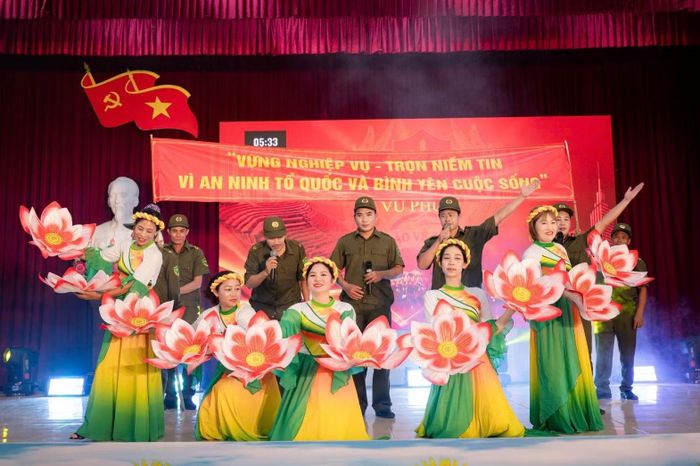 Phần giới thiệu đẹp mắt của Hội thi Lực lượng tham gia bảo vệ ANTT ở cơ sở giỏi lần thứ I ở xã Vũ Phúc, tỉnh Hưng Yên.