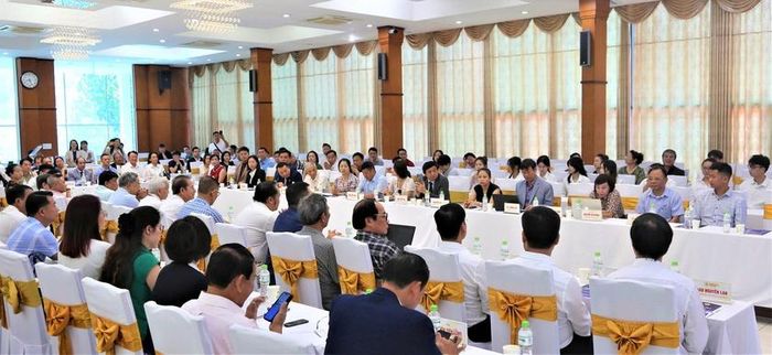 Hội thảo có khoảng 200 đại biểu là đại diện các bộ, ngành, chuyên gia, nhà khoa học, đại diện từ nhiều tỉnh thành và cộng đồng doanh nghiệp tham dự.