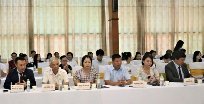 Hội thảo ghi nhận 12 tham luận khoa học chuyên sâu, tập trung vào các nhóm nội dung lớn như: xây dựng khung chính sách và chiến lược chuyển đổi số doanh nghiệp; ứng dụng AI và dữ liệu lớn trong quản trị, vận hành; tài chính số và đổi mới mô hình kinh doanh; an toàn thông tin, đạo đức AI và quản trị rủi ro số.