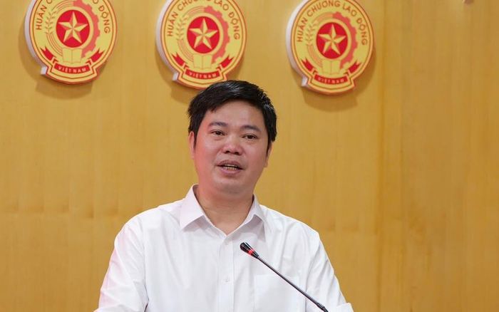 Ông Nguyễn Xuân Quang, Phó Trưởng ban Ban Tổ chức Tỉnh ủy thông tin về Quy định số 870-QĐ/TU ngày 29/4/2026 của Ban Thường vụ Tỉnh ủy về đánh giá, xếp loại hằng tháng đối với cán bộ, công chức, viên chức, lao động hợp đồng gắn với phương pháp đánh giá, đo lường bằng KPI trong hệ thống chính trị tỉnh Thái Nguyên.