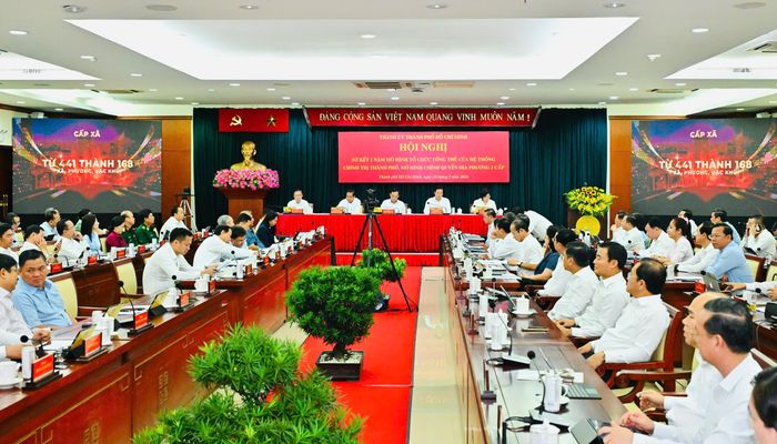 Hội nghị được tổ chức trực tiếp kết hợp trực tuyến đến xã, phường, đặc khu. Ảnh: VIỆT DŨNG.
