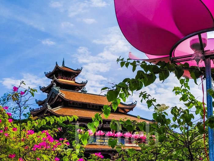 Ai nấy đều có một không gian tâm linh thật trọn vẹn để cầu nguyện cho quốc thái dân an, cầu mong chúng sanh luôn được an lành thịnh vượng.