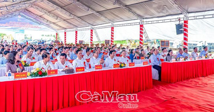  Đại biểu tham dự buổi lễ. Ảnh: NHẬT MINH