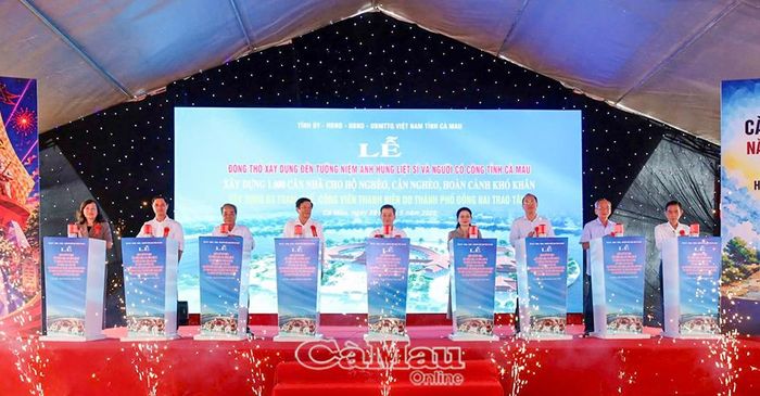  Các đồng chí lãnh đạo Trung ương, lãnh đạo tỉnh Cà Mau thực hiện nghi thức động thổ xây dựng Đền tưởng niệm Anh hùng liệt sĩ và người có công; khởi công chương trình hỗ trợ xây dựng 1.000 căn nhà cho hộ nghèo, hộ cận nghèo, hộ có hoàn cảnh khó khăn; tiếp nhận hỗ trợ xây dựng 3 trạm y tế và Công viên Thanh niên do thành phố Đồng Nai trao tặng.