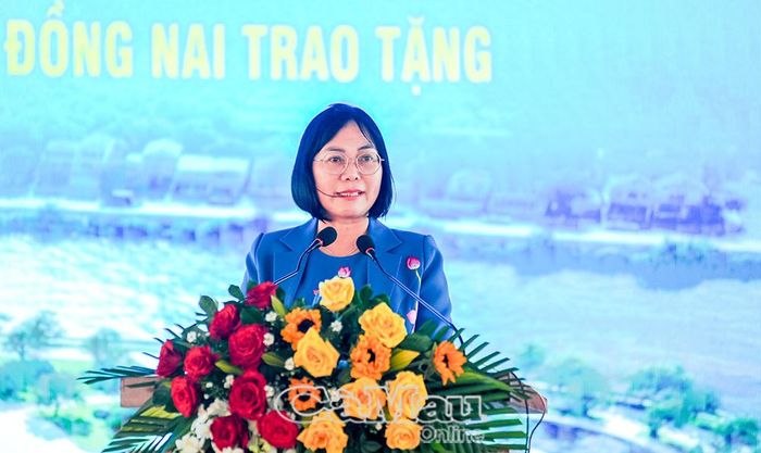 Đồng chí Nguyễn Thị Hoàng, Thành ủy viên, Phó Chủ tịch UBND thành phố Đồng Nai, phát biểu tại buổi lễ. Ảnh: VĂN ĐUM