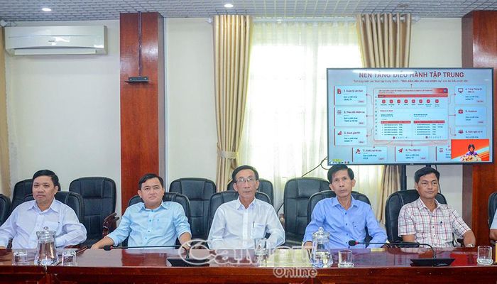 Đại biểu HĐND các xã, phường tham dự hội nghị.