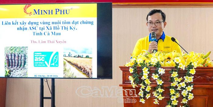  Ông Lâm Thái Xuyên, Giám đốc Công ty TNHH Xã hội tôm chứng nhận Minh Phú, báo cáo kết quả khảo sát, lựa chọn hộ nuôi tham gia dự án tôm chứng nhận quốc tế trên địa bàn Xã Hồ Thị Kỷ năm 2026. Đồng thời, thông tin những thuận lợi, khó khăn và kinh nghiệm phát triển vùng nuôi tôm đạt chứng nhận quốc tế thời gian qua.