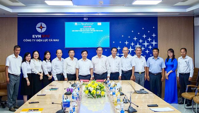 Lễ ký kết diễn ra trong không khí cởi mở, thể hiện quyết tâm của hai đơn vị trong việc đồng hành cùng tiến trình chuyển đổi số, cải cách hành chính và nâng cao chất lượng dịch vụ công ích trên địa bàn tỉnh Cà Mau.