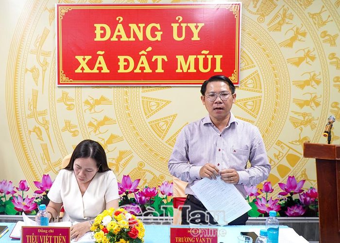 Đồng chí Trương Văn Ty, Phó Bí thư Thường trực Đảng ủy xã Đất Mũi, mong muốn Hội Nông dân tỉnh Cà Mau tiếp tục quan tâm, hỗ trợ Hội Nông dân xã trong công tác Hội và phong trào nông dân, góp phần giúp hội viên phát triển bền vững.