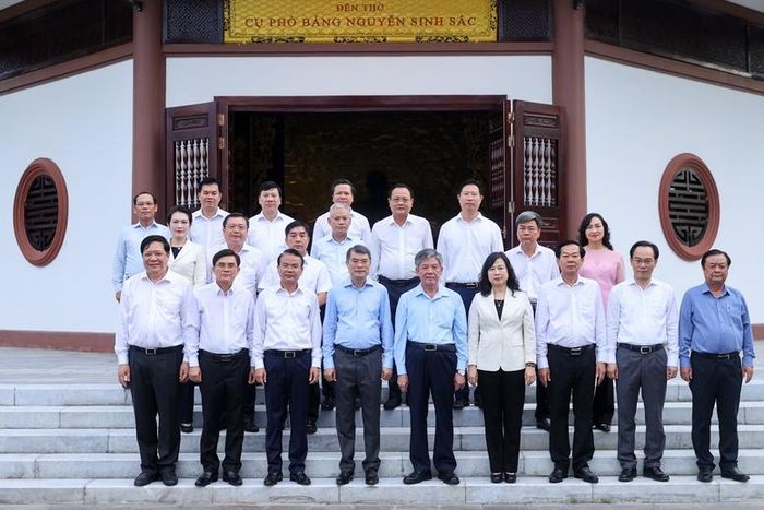 Thủ tướng Lê Minh Hưng và Đoàn công tác tại Khu di tích Nguyễn Sinh Sắc (phường Cao Lãnh, tỉnh Đồng Tháp). Ảnh: CP