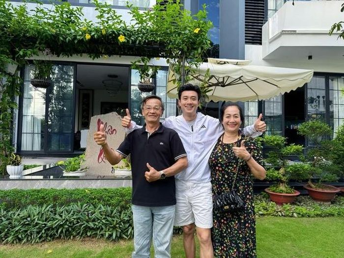 Quý ông độc thân đắt giá của showbiz Việt