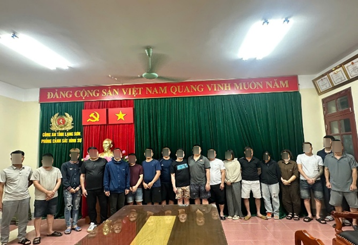 Triệt phá sòng xóc đĩa trên đồi núi hiểm trở ở Lạng Sơn. Ảnh: Bộ Công an.