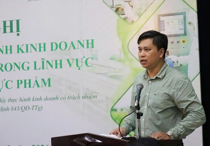 Tiến sĩ Trần Minh Sơn, Giám đốc Trung tâm Pháp lý hỗ trợ doanh nghiệp nhỏ và vừa (Cục trưởng Cục Pháp luật dân sự - kinh tế, Bộ Tư pháp) phát biểu tại sự kiện.