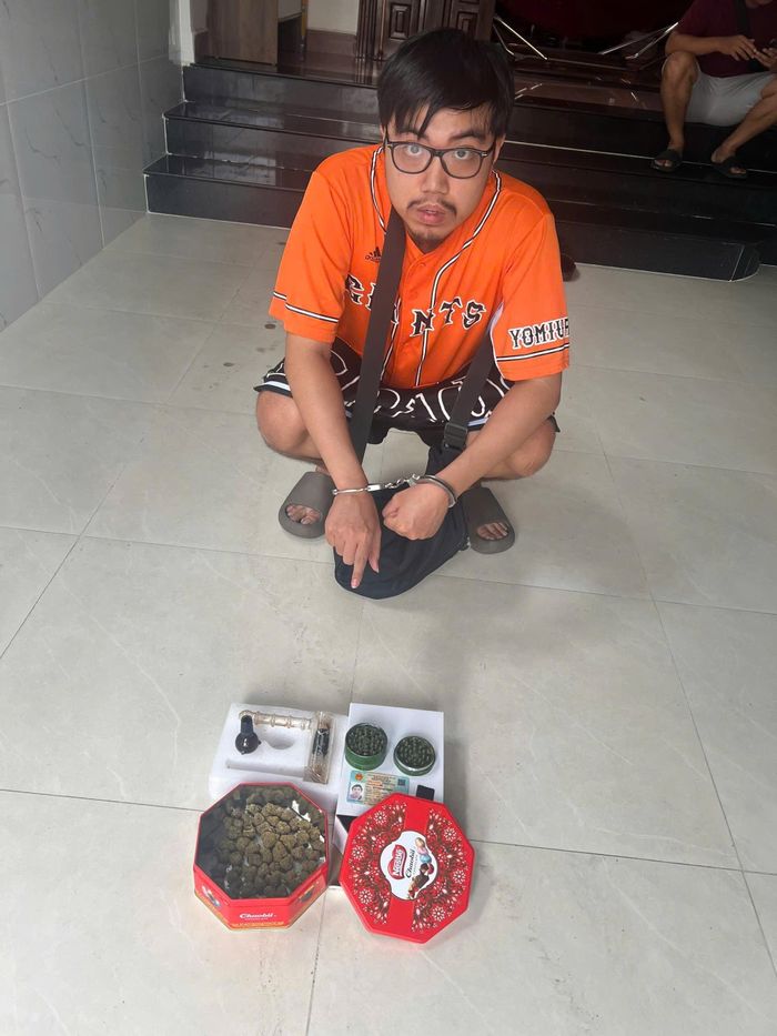 Các đối tượng bị bắt cùng tang vật