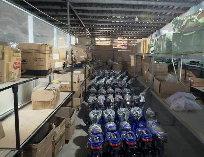 Lượng lớn xe điện lắp ráp của Công ty HDPRO (xã Xuân Thới Sơn) chưa đủ điều kiện bán ra thị trường