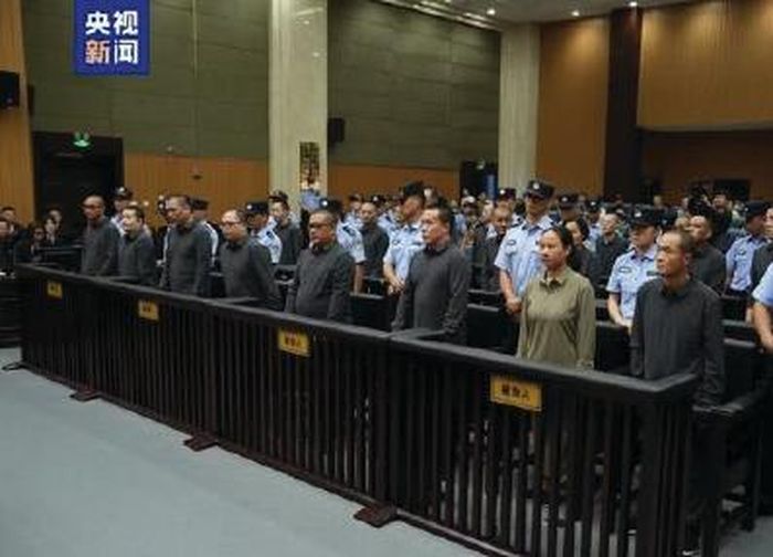 Phiên tòa xét xử 11 thành viên chủ chốt của gia tộc họ Minh bị tuyên án tử hình. Ảnh: Xinhua